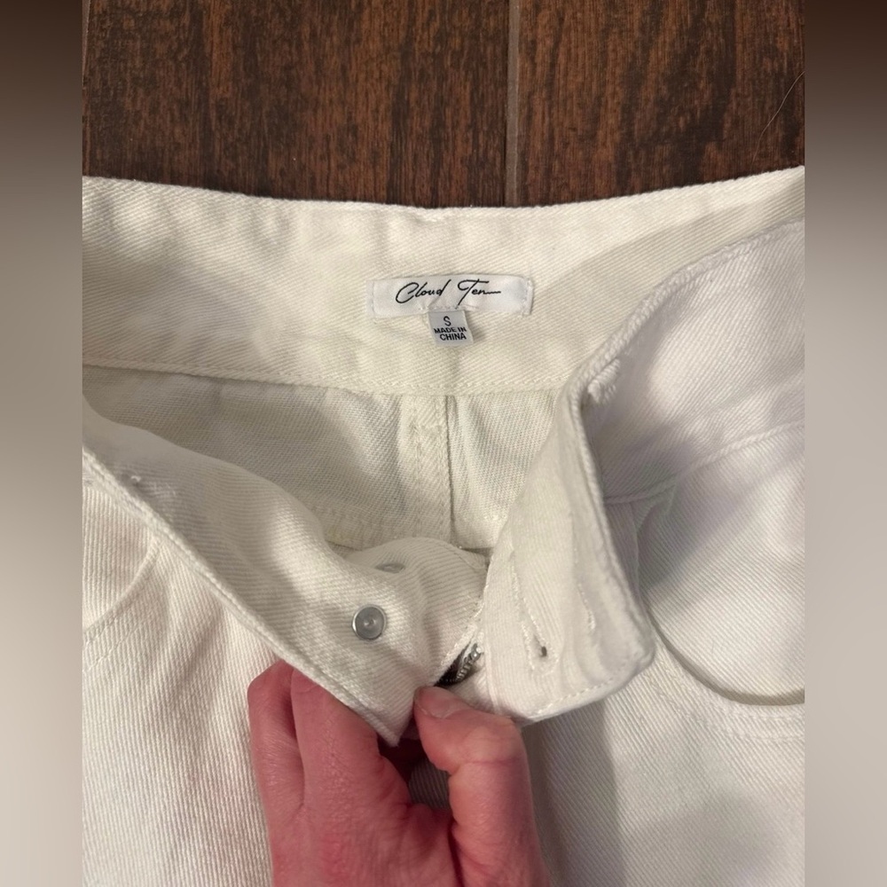 Cloud Ten Woman’s White Denim NWOT - Picture 2 of 4